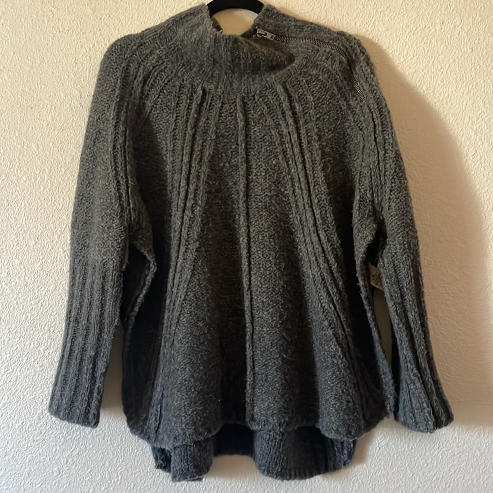 Free people grey zippered turtle neck sweater. Size XS.
